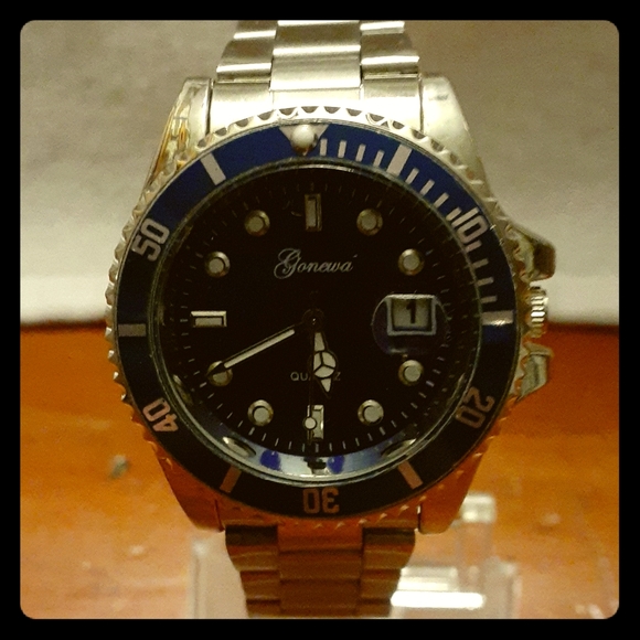 submariner style watch